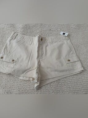 GAP Cream Cargo Shorts